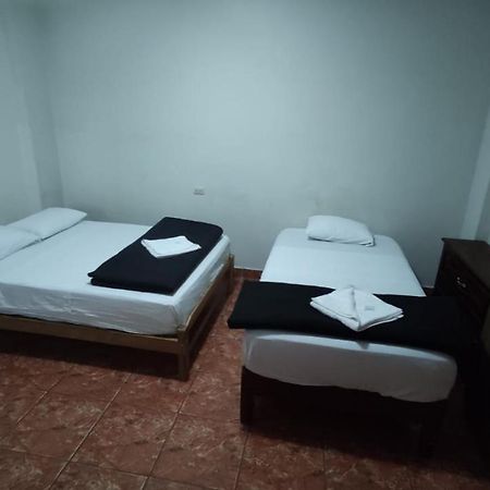 Guest House ตุมเบส ภายนอก รูปภาพ