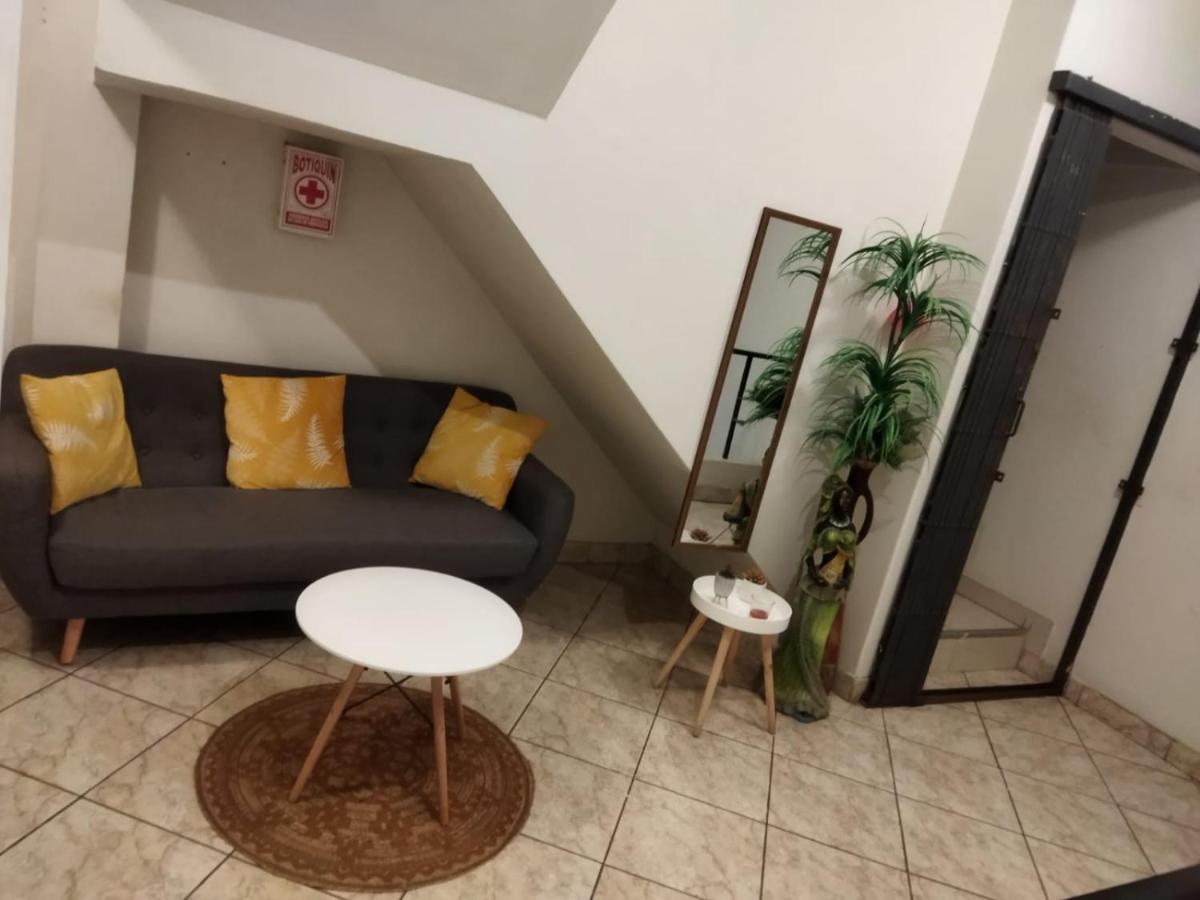 Guest House ตุมเบส ภายนอก รูปภาพ