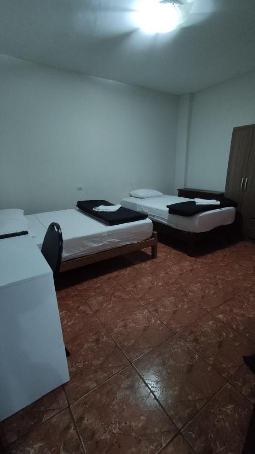 Guest House ตุมเบส ภายนอก รูปภาพ