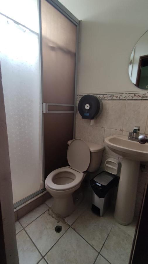 Guest House ตุมเบส ภายนอก รูปภาพ