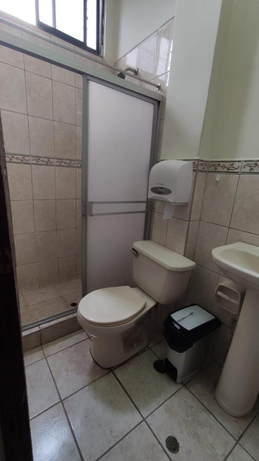 Guest House ตุมเบส ภายนอก รูปภาพ